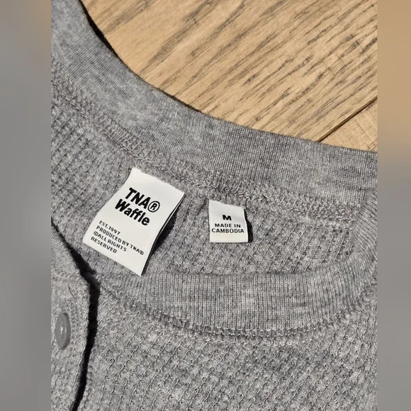 Tna | Waffle West Longsleeve Cropped Top In Gray, Size M - Picture 7 of 9